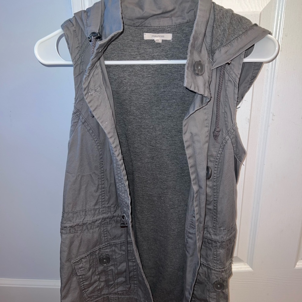 Maurices Hooded Vest Size Small